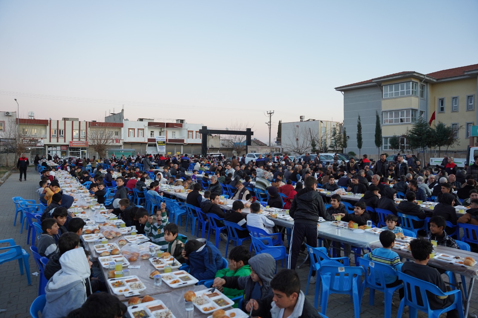 Kahta Belediyesi’nin İftar Çadırı, Ramazan Ruhunu Halkla Buluşturdu! (4)