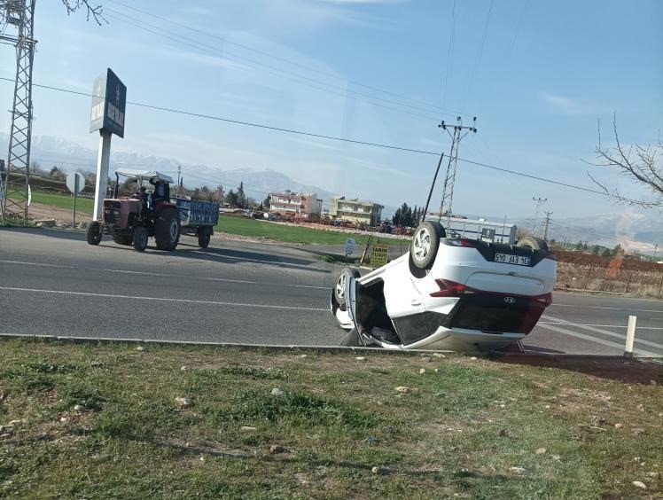 Şanlıurfa Adıyaman Karayolunda Otomobil Takla Attı (2)