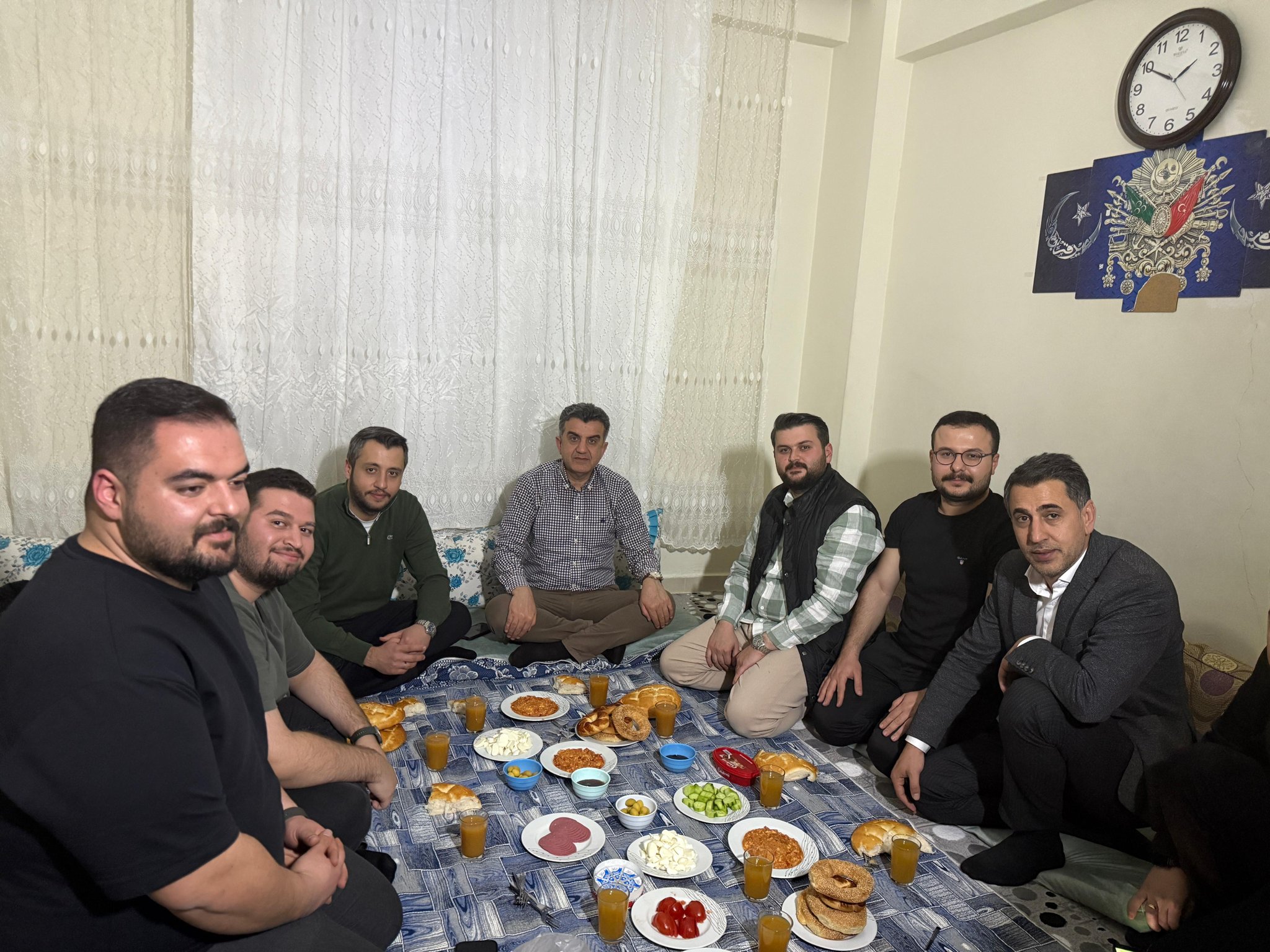 Şanlıurfa İl Başkanı Ve Gençlik Kolları Başkanı Öğrenci Evinde Sahur Yaptı (4)