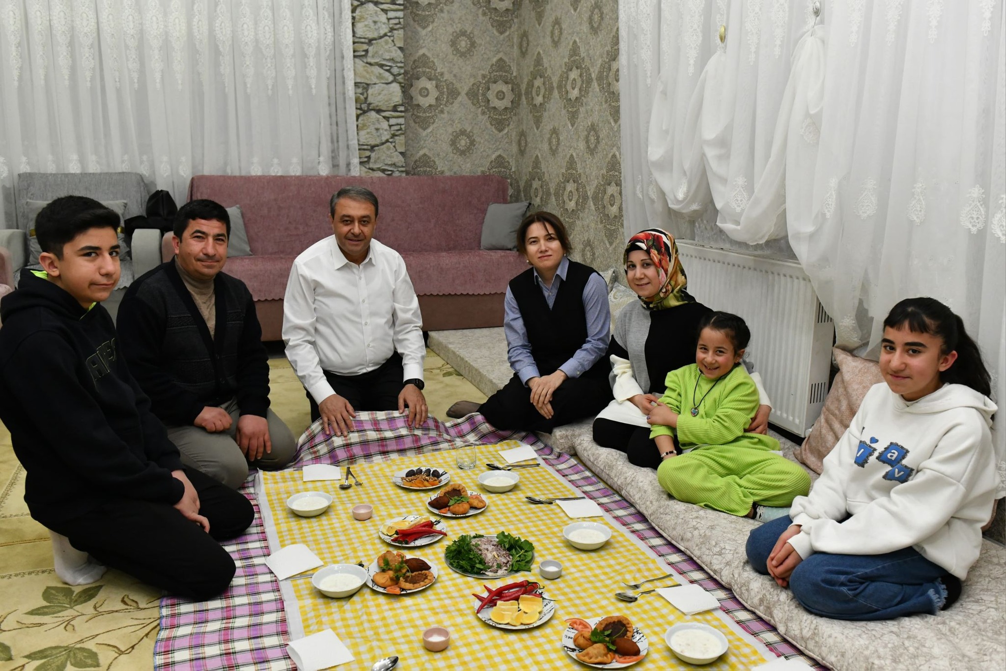 Şanlıurfa Valisi Hasan Şıldak, Aslan Ailesi Ile İftar Yaptı (2)