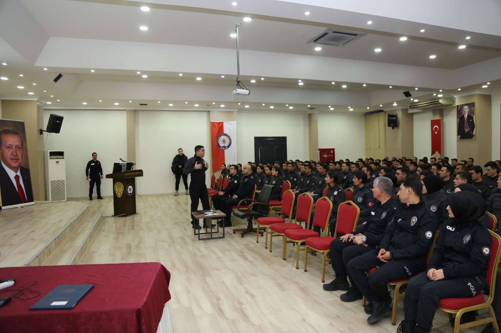 Şanlıurfa’da Polis Adayları İçin Uygulamalı Staj Dönemi Sona Erdi! (2)-1