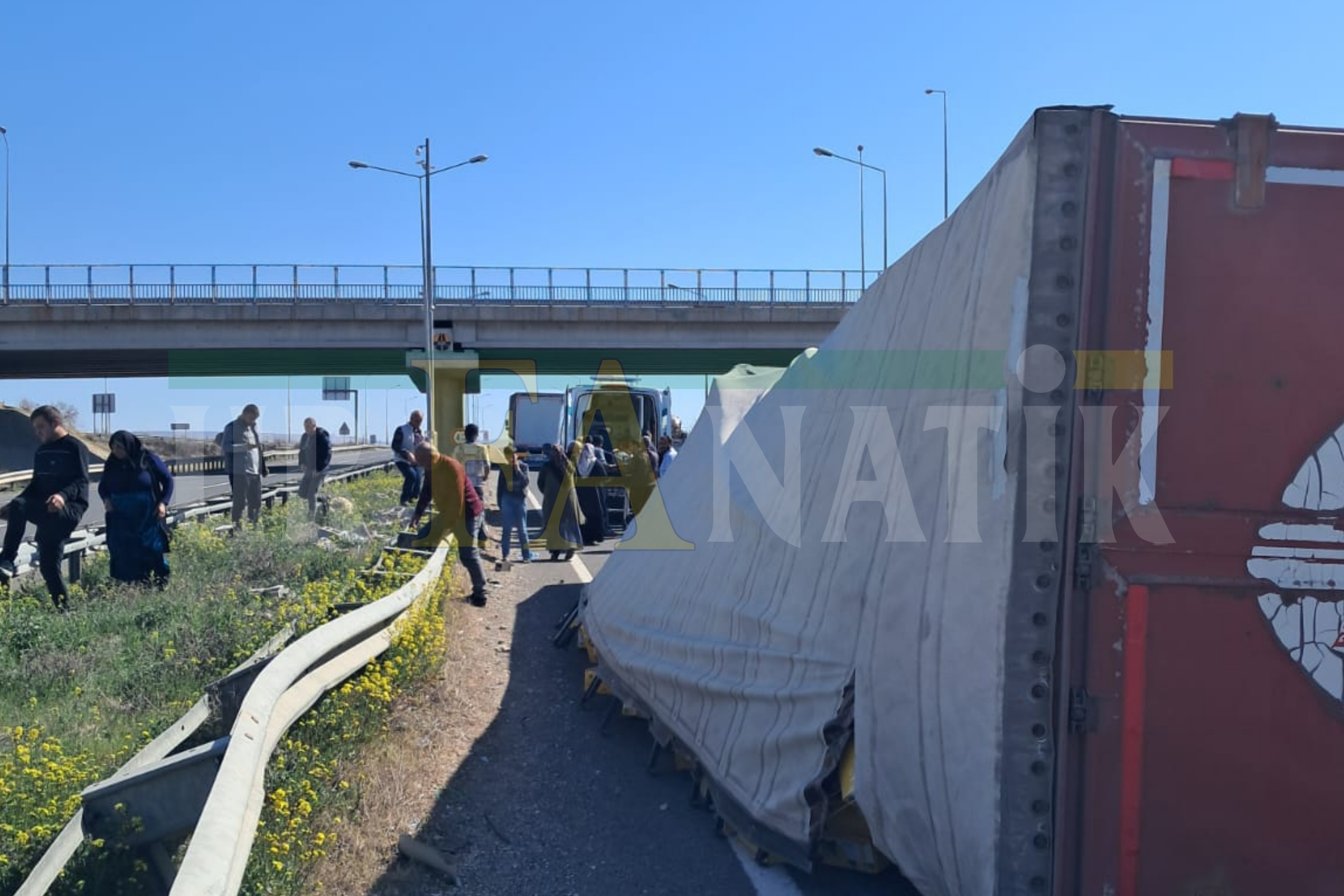 Suruç Birecik Karayolunda Tır Kazası Yaralı Var! (4)