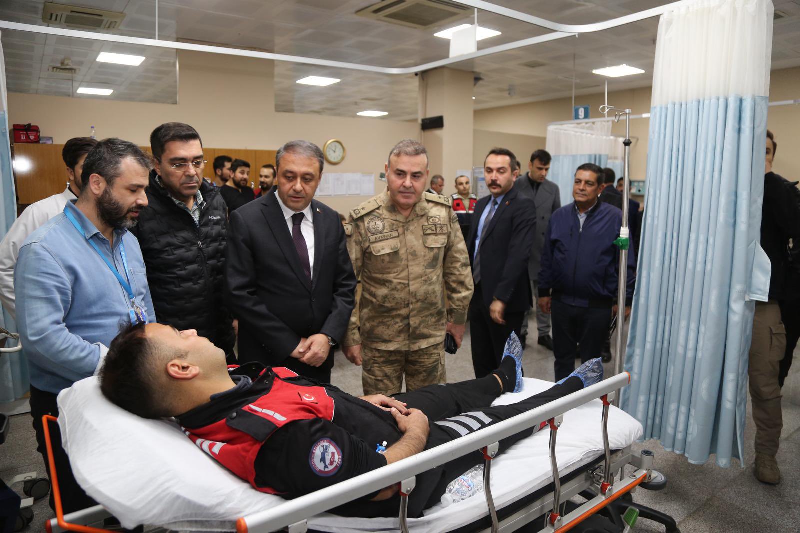 Vali Şıldak, Atilla Aksoy Ve Avkıran, Yaralı Polisleri Yalnız Bırakmadı (2)