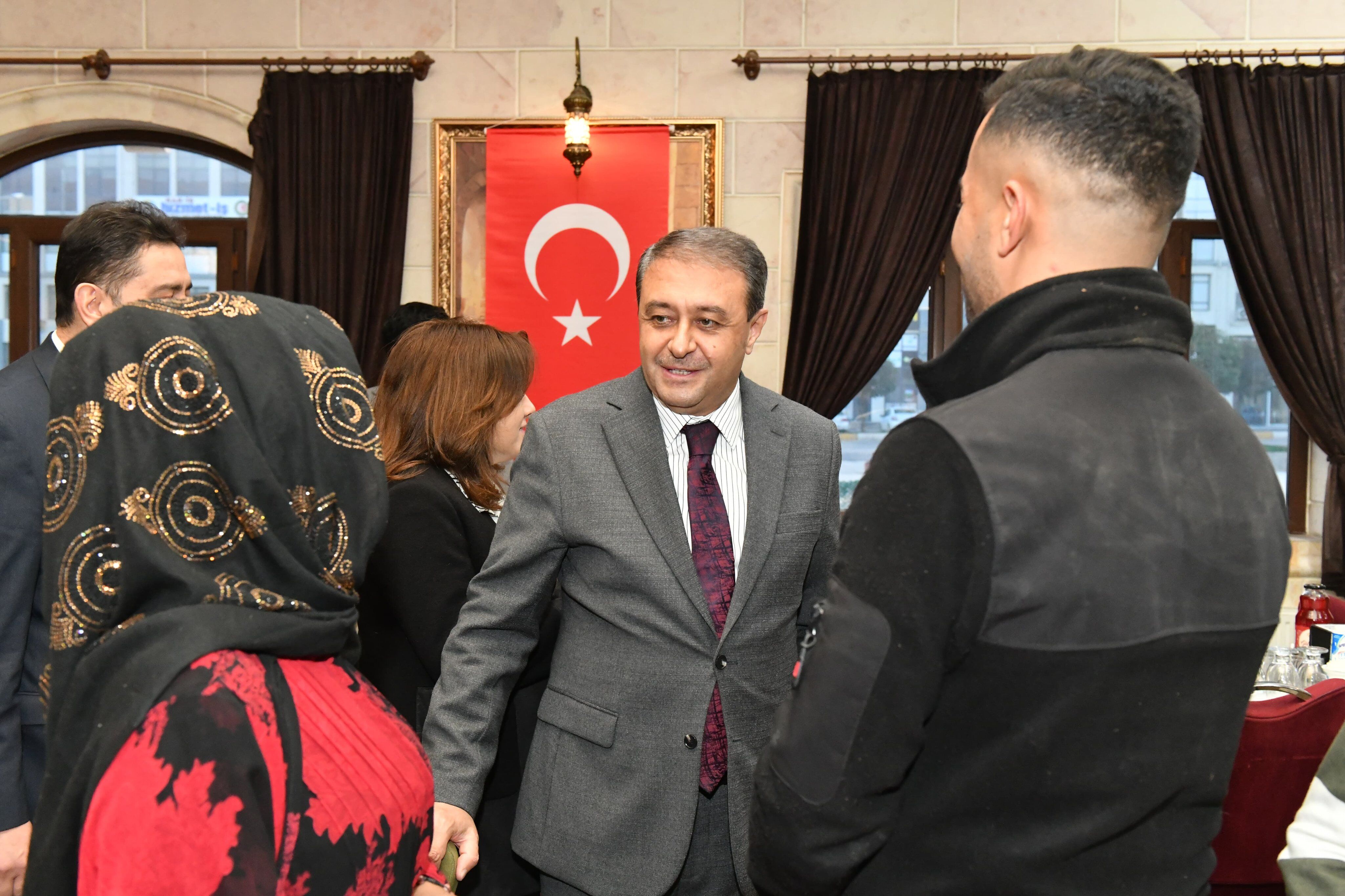 Vali Şıldak, Umuda Kapı Açıyorum Projesi Katılımcılarıyla İftar Yaptı (1)