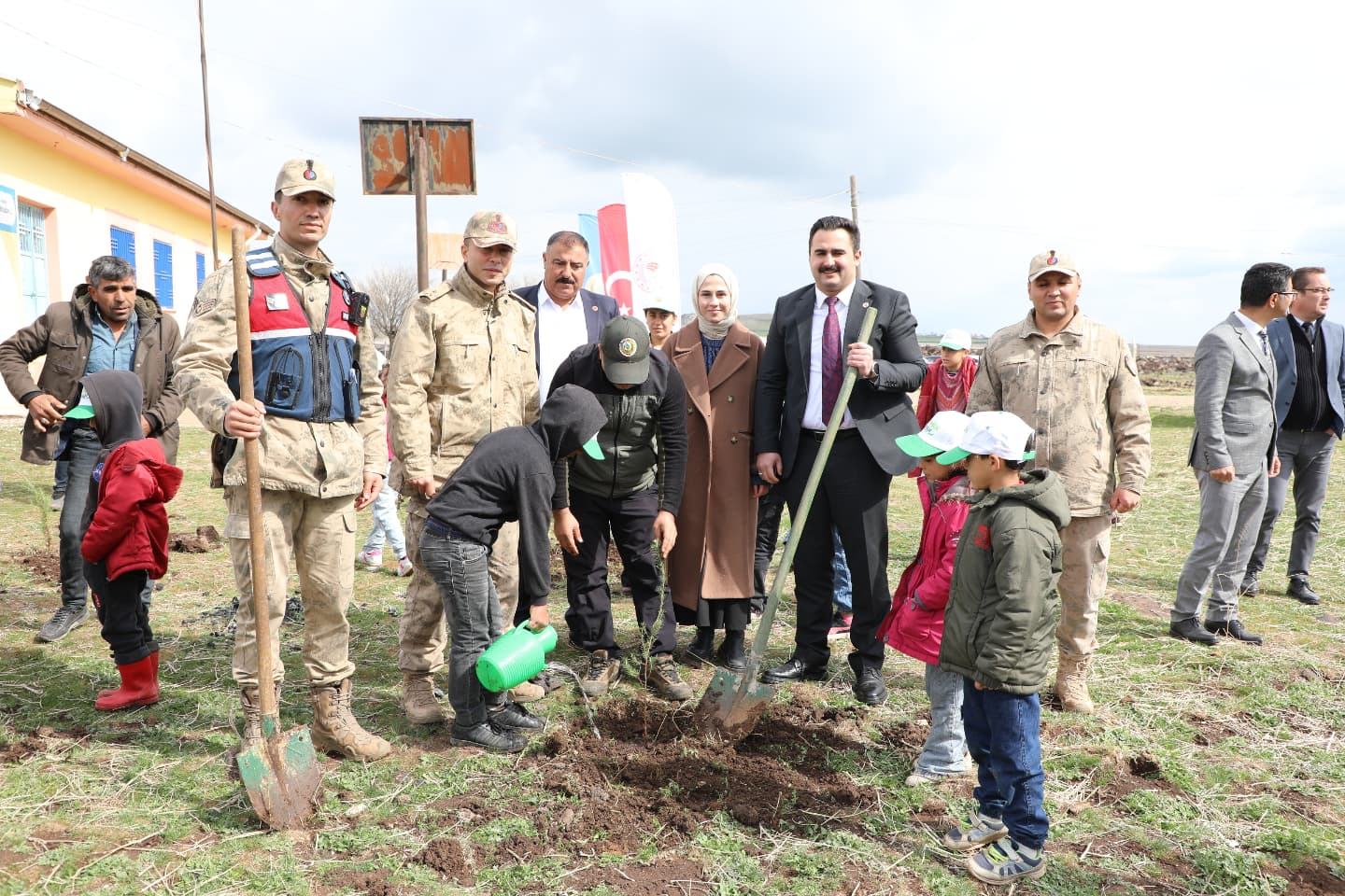 Viranşehir’de Ormancılık Günü'nde 10 Bin Fidan Toprakla Buluştu (3)