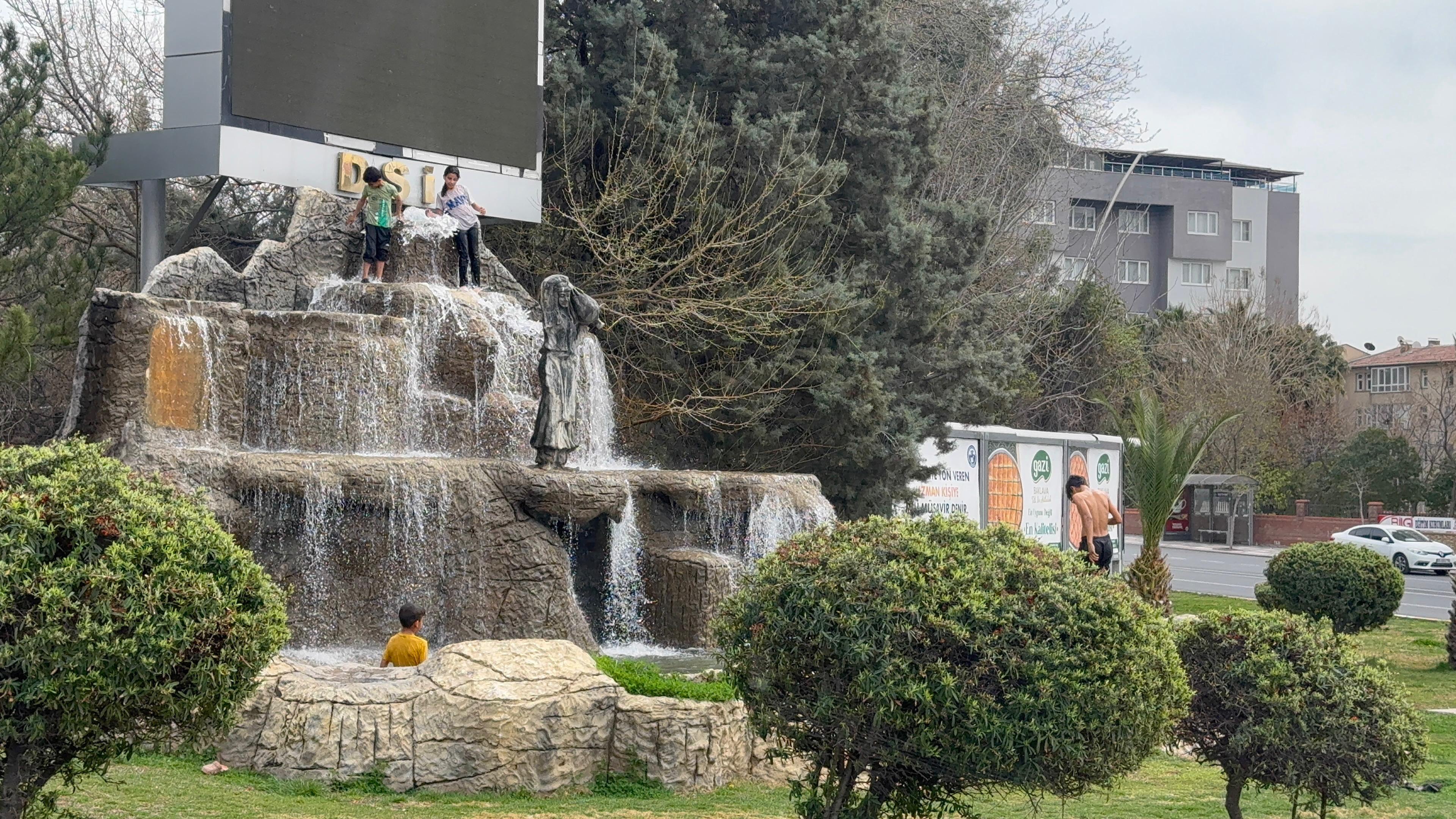 Şanlıurfa'da Çocukların Tehlikeli Oyunu Başladı-1