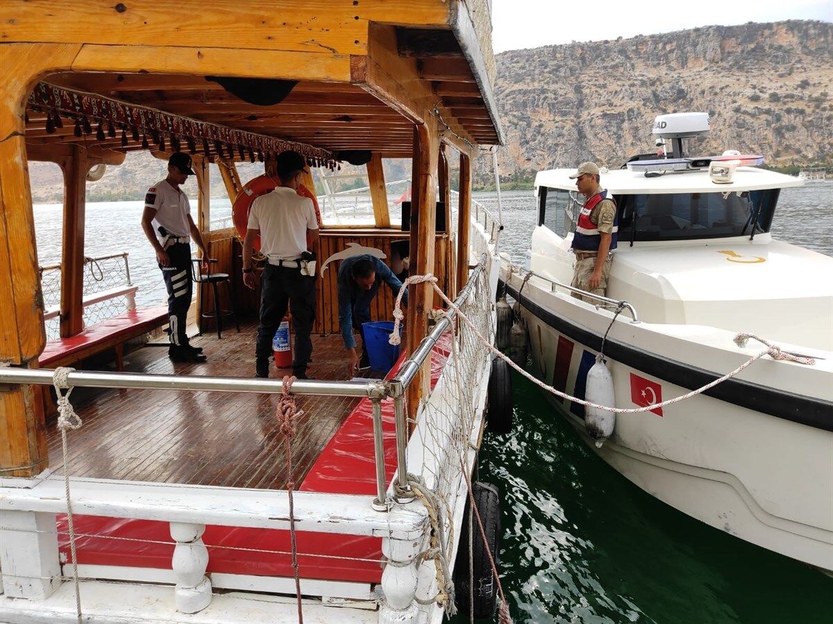 Halfeti’de Jandarma Gezi Teknelerine 4 Bin 350 Tl Ceza Kesti (3)