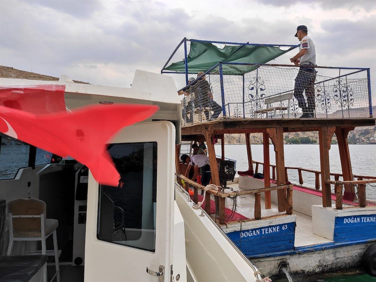 Halfeti’de Jandarma Gezi Teknelerine 4 Bin 350 Tl Ceza Kesti (4)