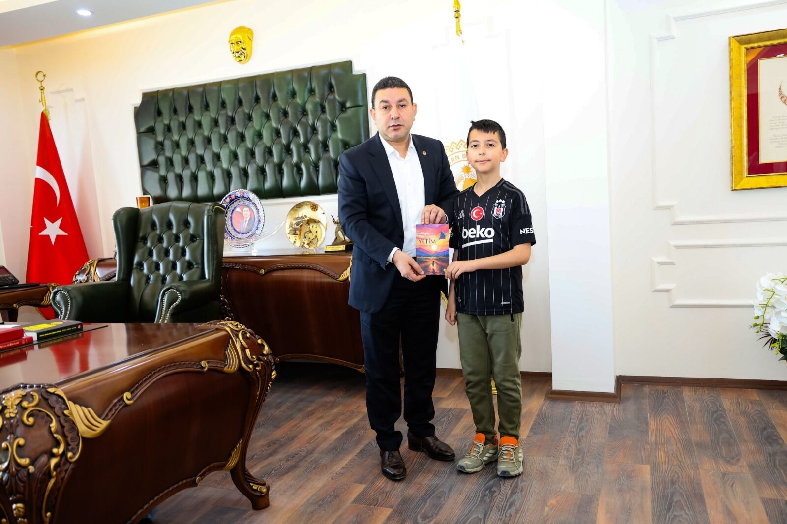 Harran Belediye Başkanına Anlamlı Hediye 2