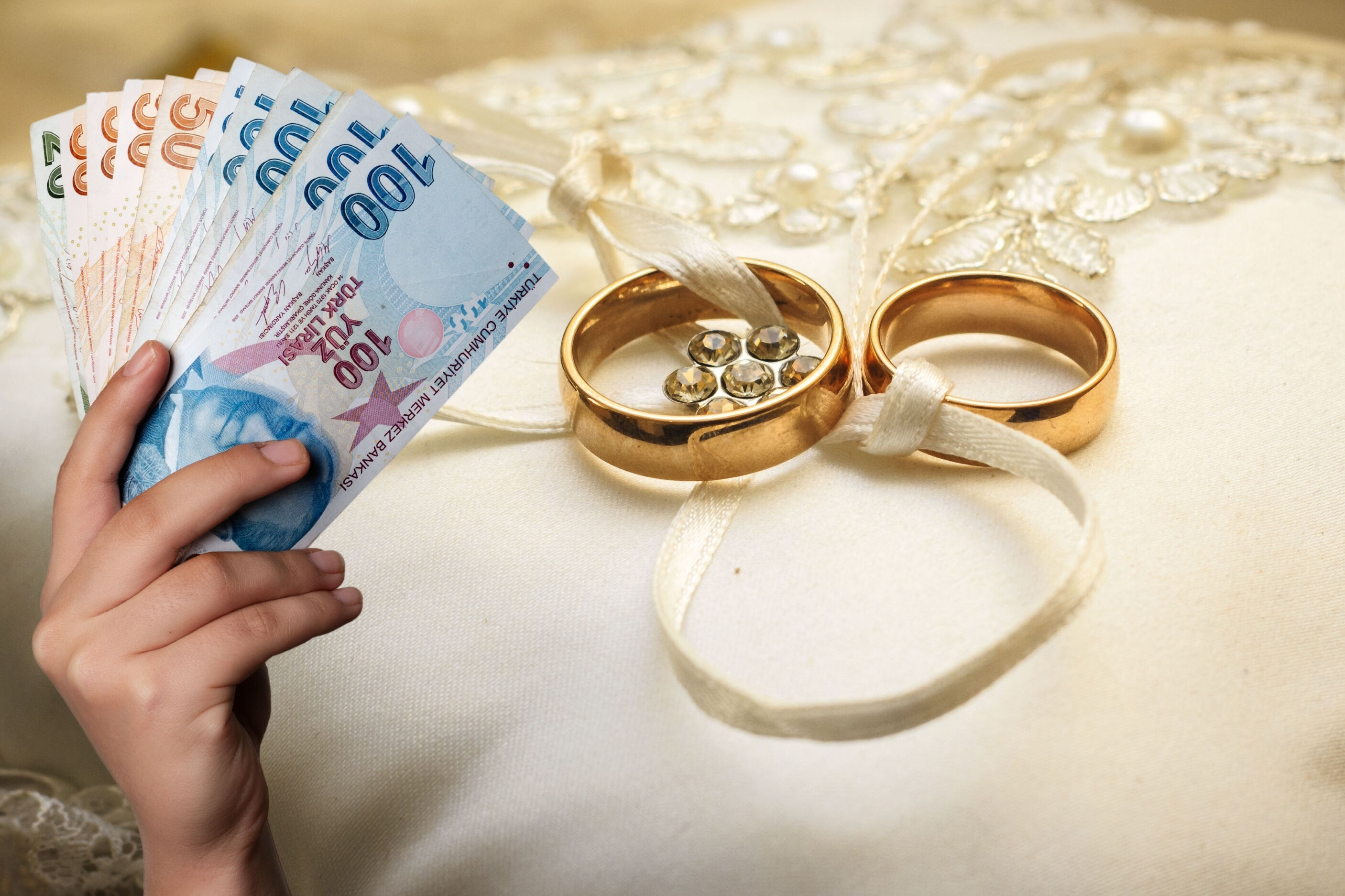 Işletmecilerden Evleneceklere Yarım Düğün
