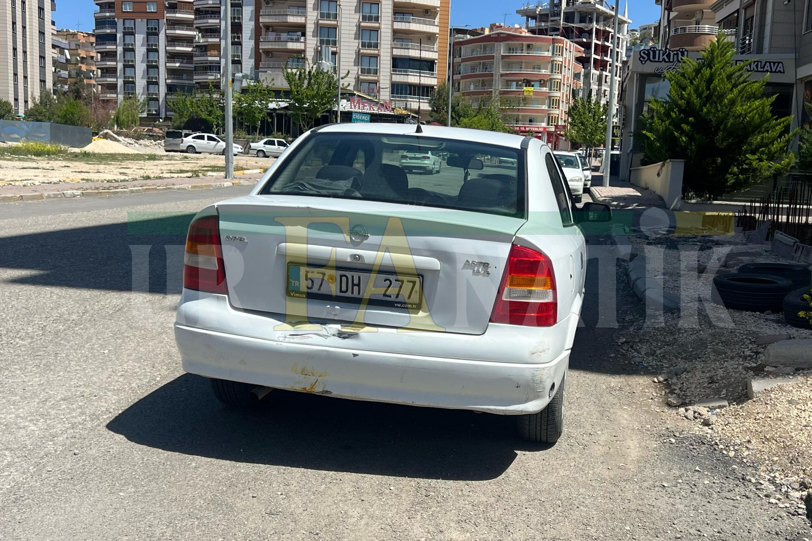 Şanlıurfa Karaköprü’de Moto Kurye Ile Otomobil Çarpıştı! (3)
