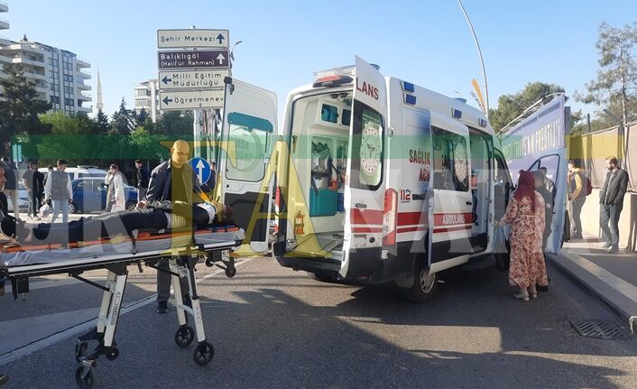 Şanlıurfa'da Aracın Çarptığı Genç Kız Hastaneye Kaldırıldı (3)