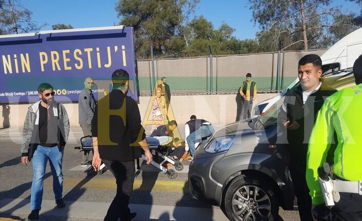 Şanlıurfa'da Aracın Çarptığı Genç Kız Hastaneye Kaldırıldı (4)