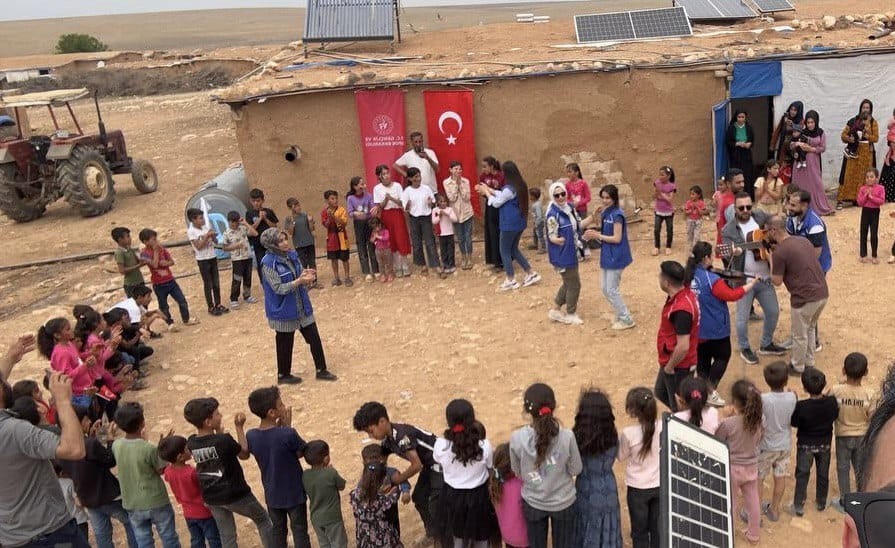 Şanlıurfa’da Elektriğin Olmadığı Köye Sevgi Götürdüler (3)