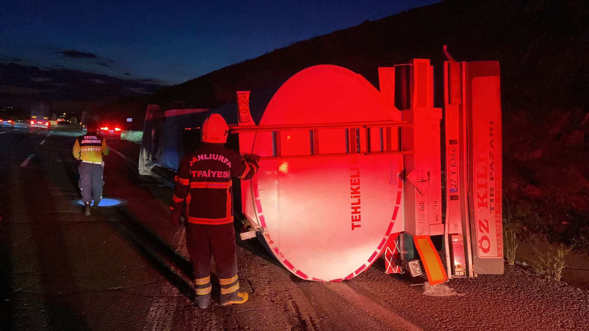 Şanlıurfa’da Gaz Yüklü Tır Devrildi! (1)