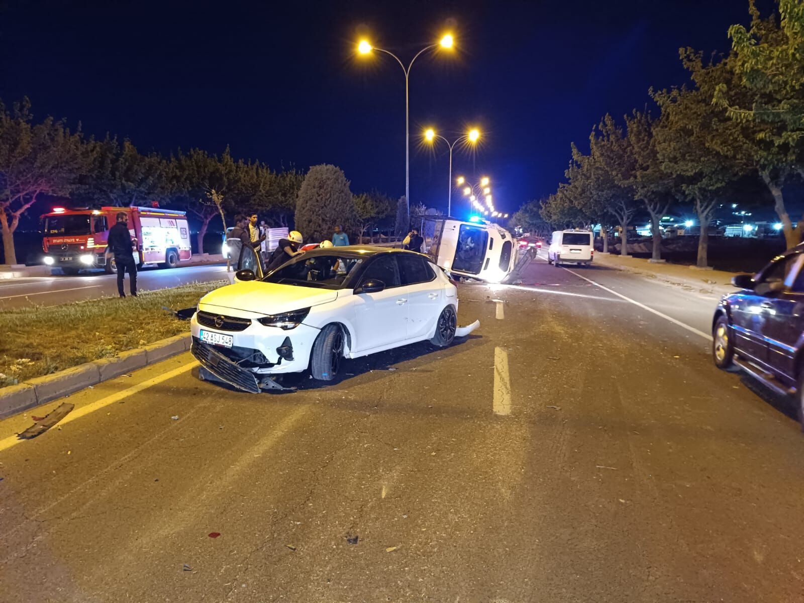 Şanlıurfa’da Köpeğe Çarpmamak İçin Duran Araca Pikap Çarptı (5)