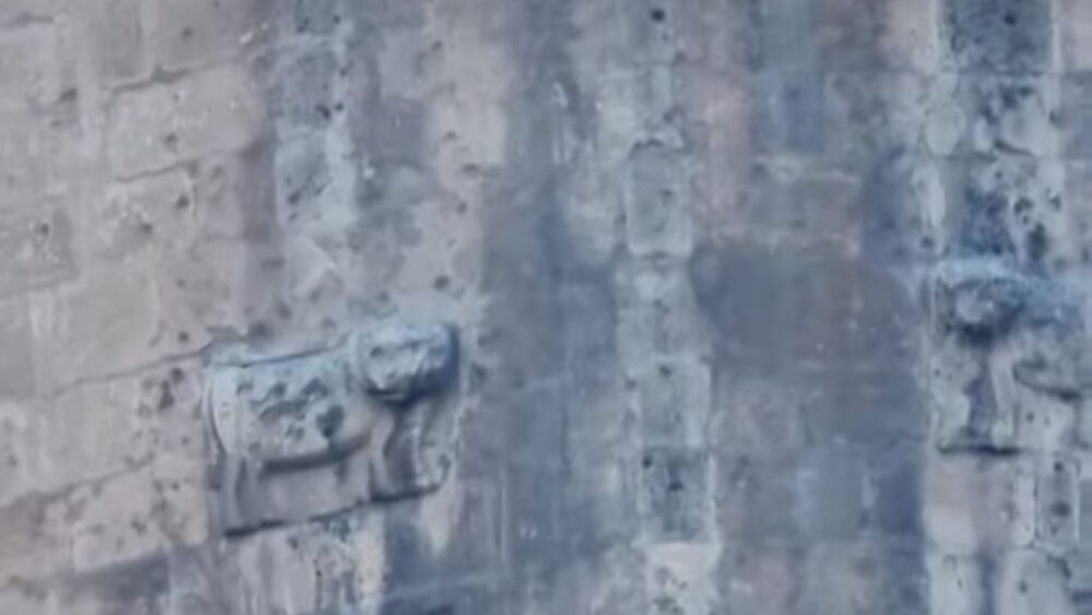 Urfa Kalesi Aslan Figürü