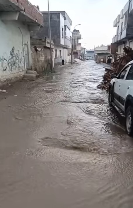 Viranşehir’de Sağanak Yağış Cadde Ve Sokakları Su Bastı!-1