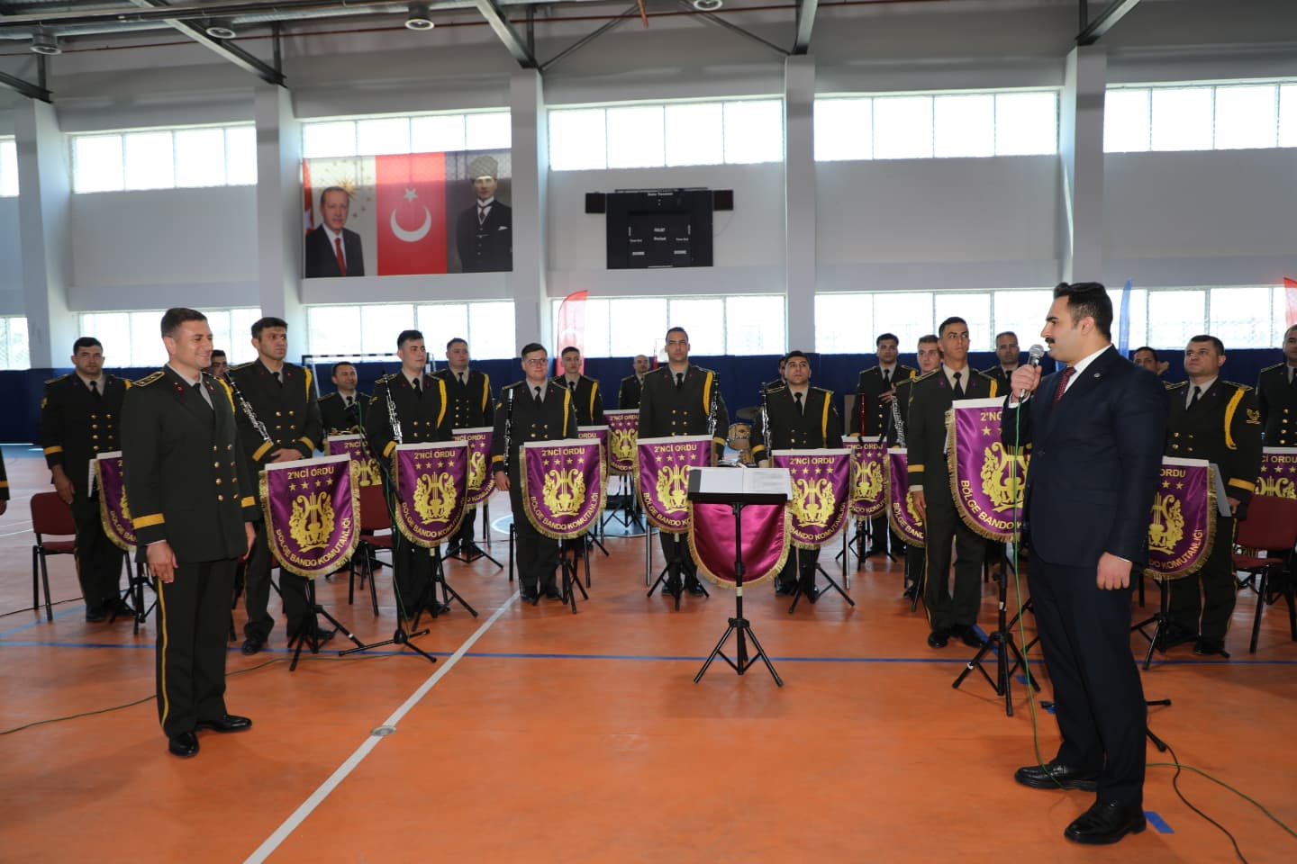 2. Ordu Bölge Komutanlığı Bandosu, Viranşehir’de Coşkulu Bir Konser Verdi (2)
