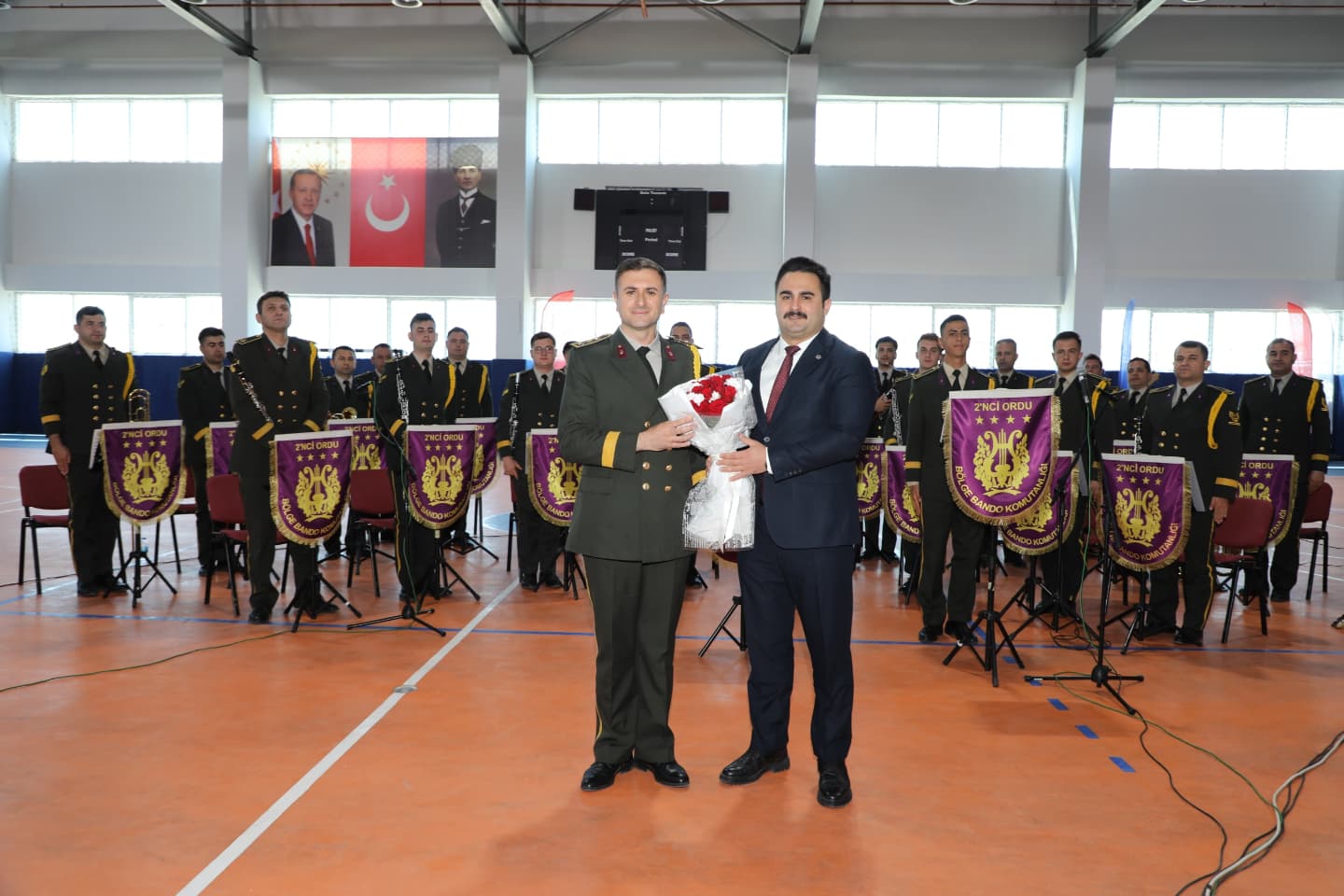 2. Ordu Bölge Komutanlığı Bandosu, Viranşehir’de Coşkulu Bir Konser Verdi (6)