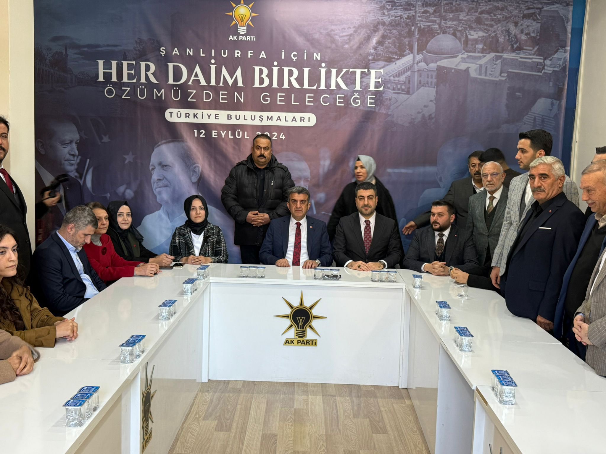 Ak Parti Şanlıurfa İl Başkanı Ve Karaköprü İlçe Başkanı'ndan Pkk'nın Feshiyle İlgili Açıklama (1)