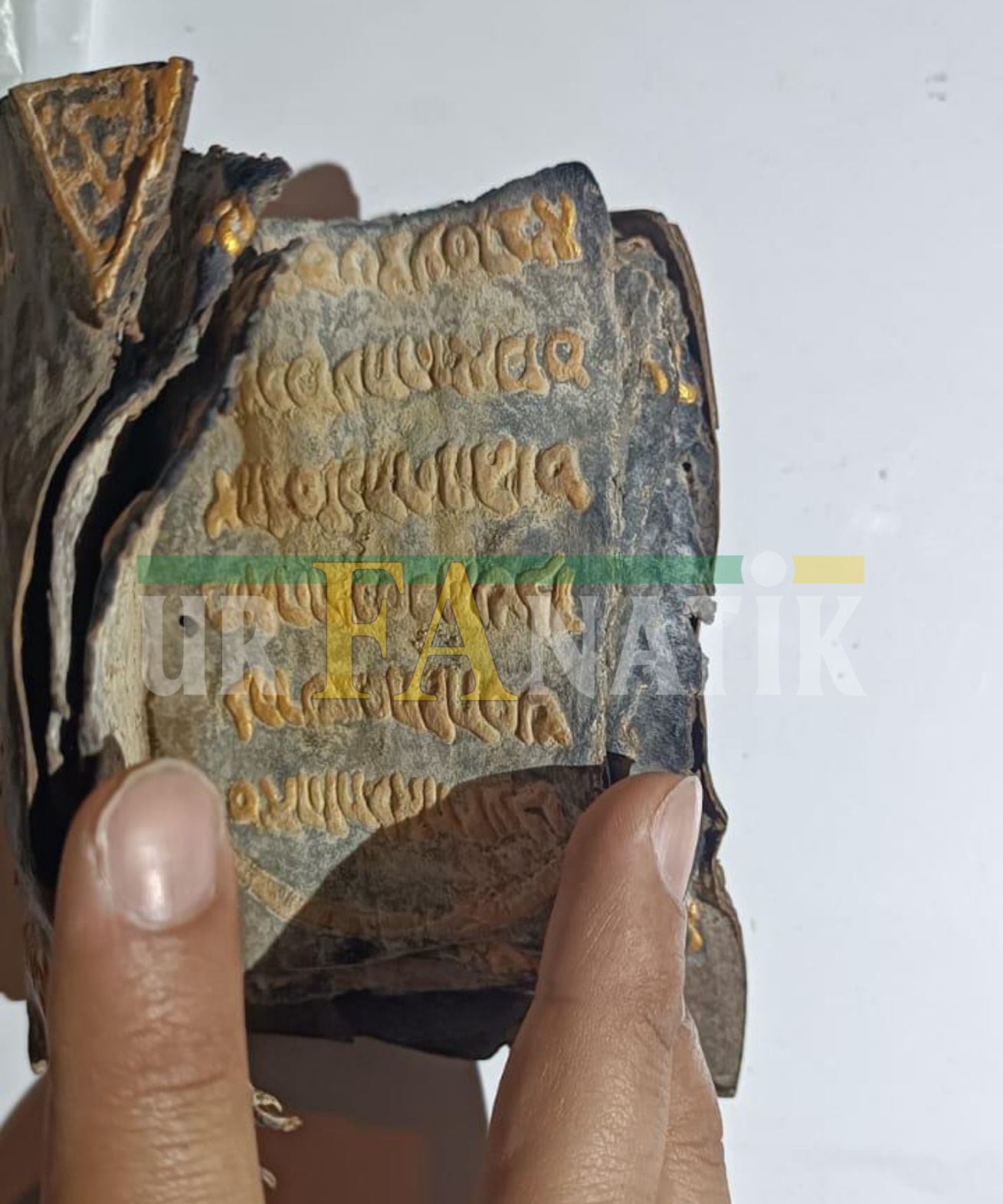 Altın Yazılı Tevrat Ele Geçirildi