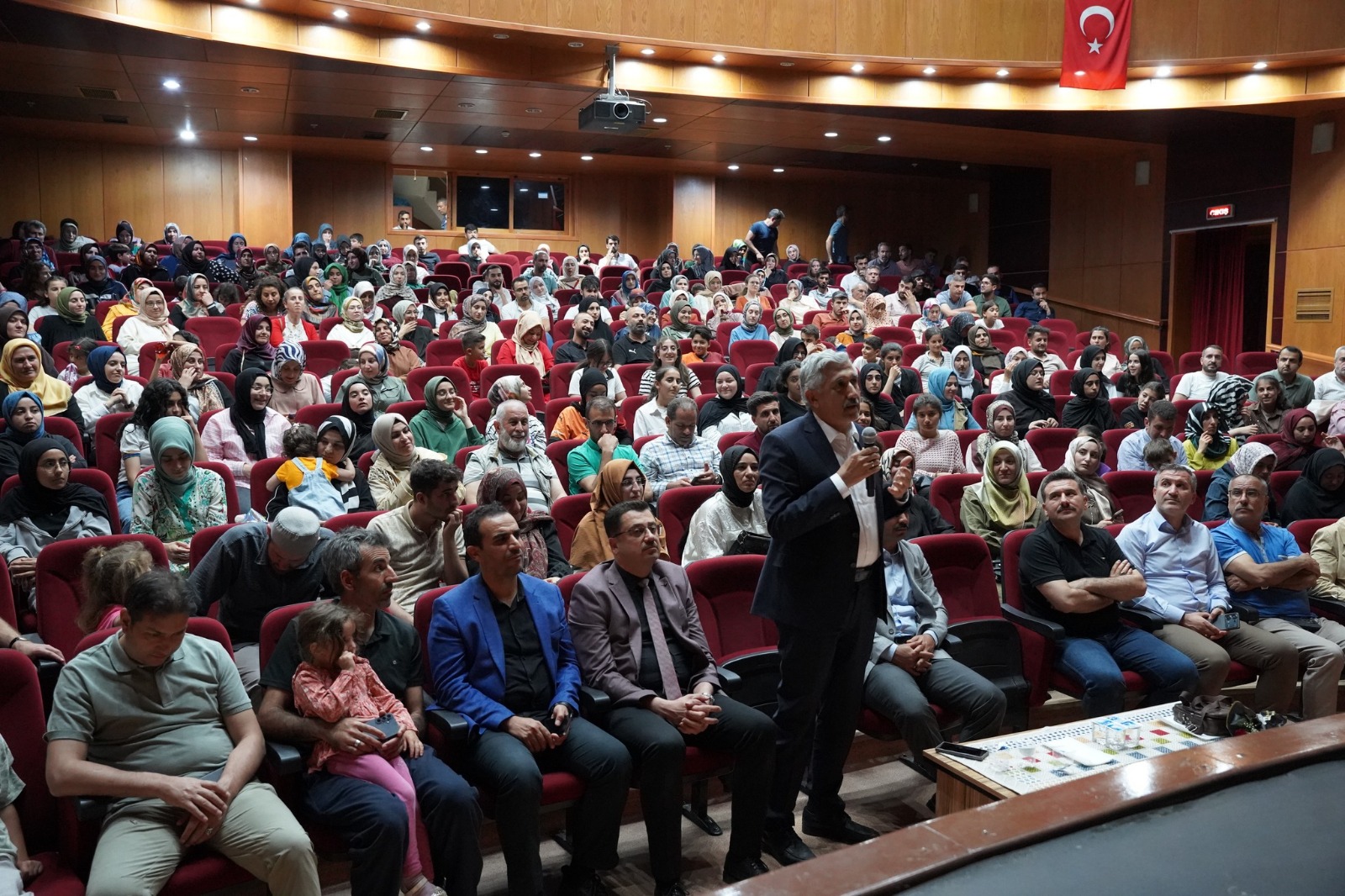 Dr. Öğr. Üyesi Ömer Demirbağ, Kahta’da Sevenleriyle Buluştu (4)