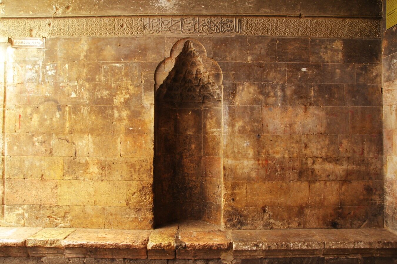 Gümrük Hanı Girişi