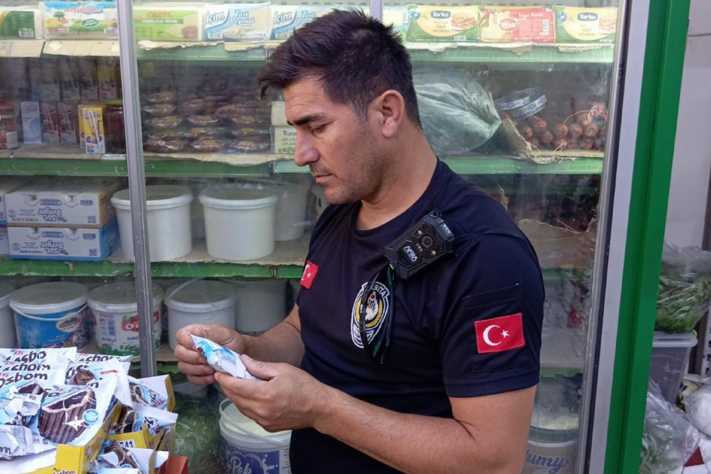 Haliliye’de Okul Çevrelerine Denetim Yüzlerce Ürün Yakalandı (2)