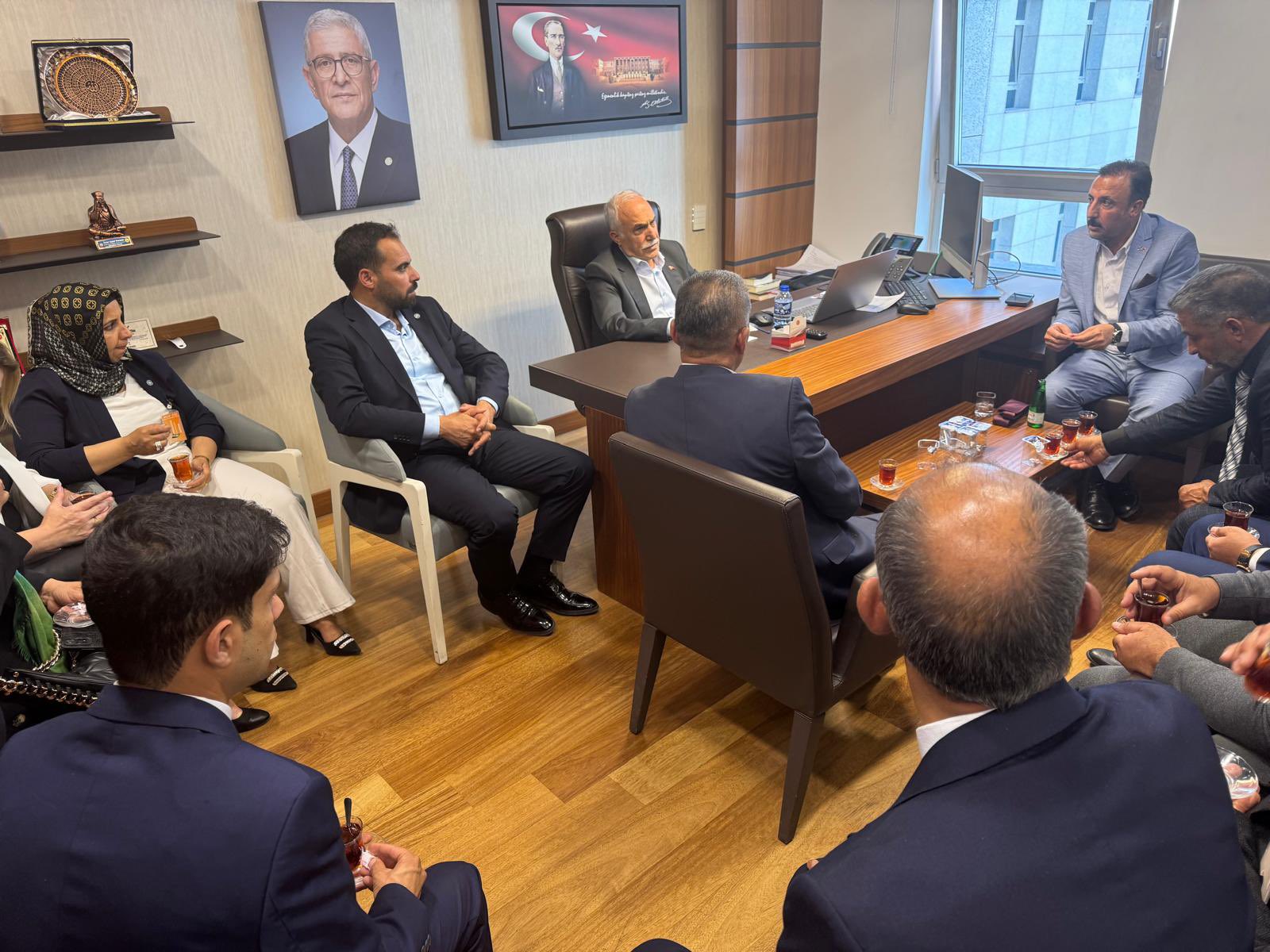 İyi̇ Parti Genel Başkanı Müsavat Dervişoğlu’nun Başkanlığında Il Ve Ilçe Başkanlarının Katılımıyla Toplantı Düzenlendi (1)