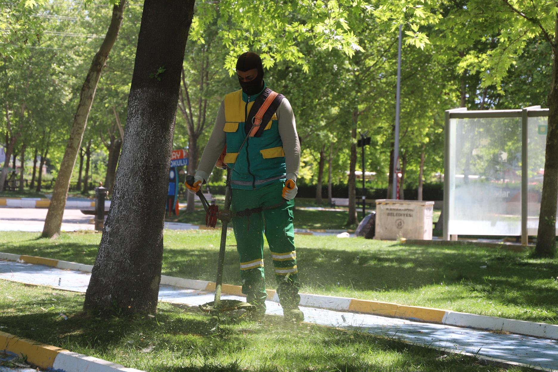 Karaköprü Beledi̇yesi̇, Parklari Yaza Hazirliyor (4)
