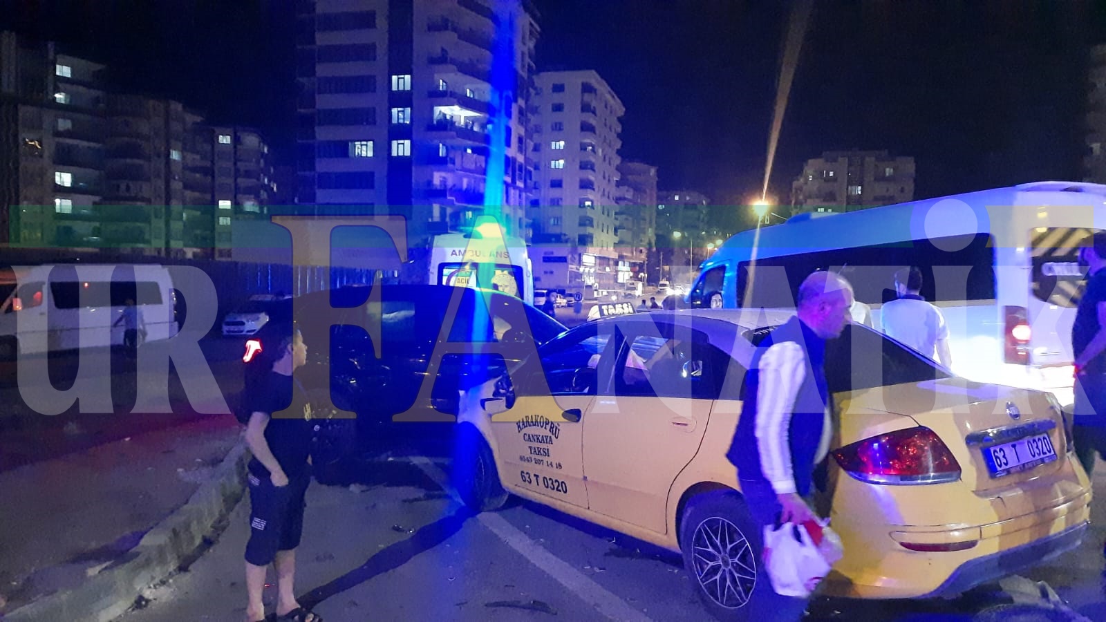 Karaköprü’de Ticari Taksi İle Cip Çarpıştı (1)