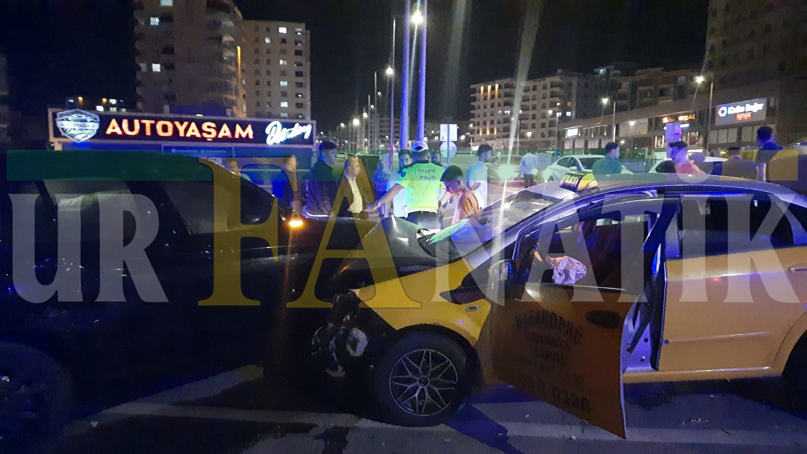 Karaköprü’de Ticari Taksi İle Cip Çarpıştı (2)