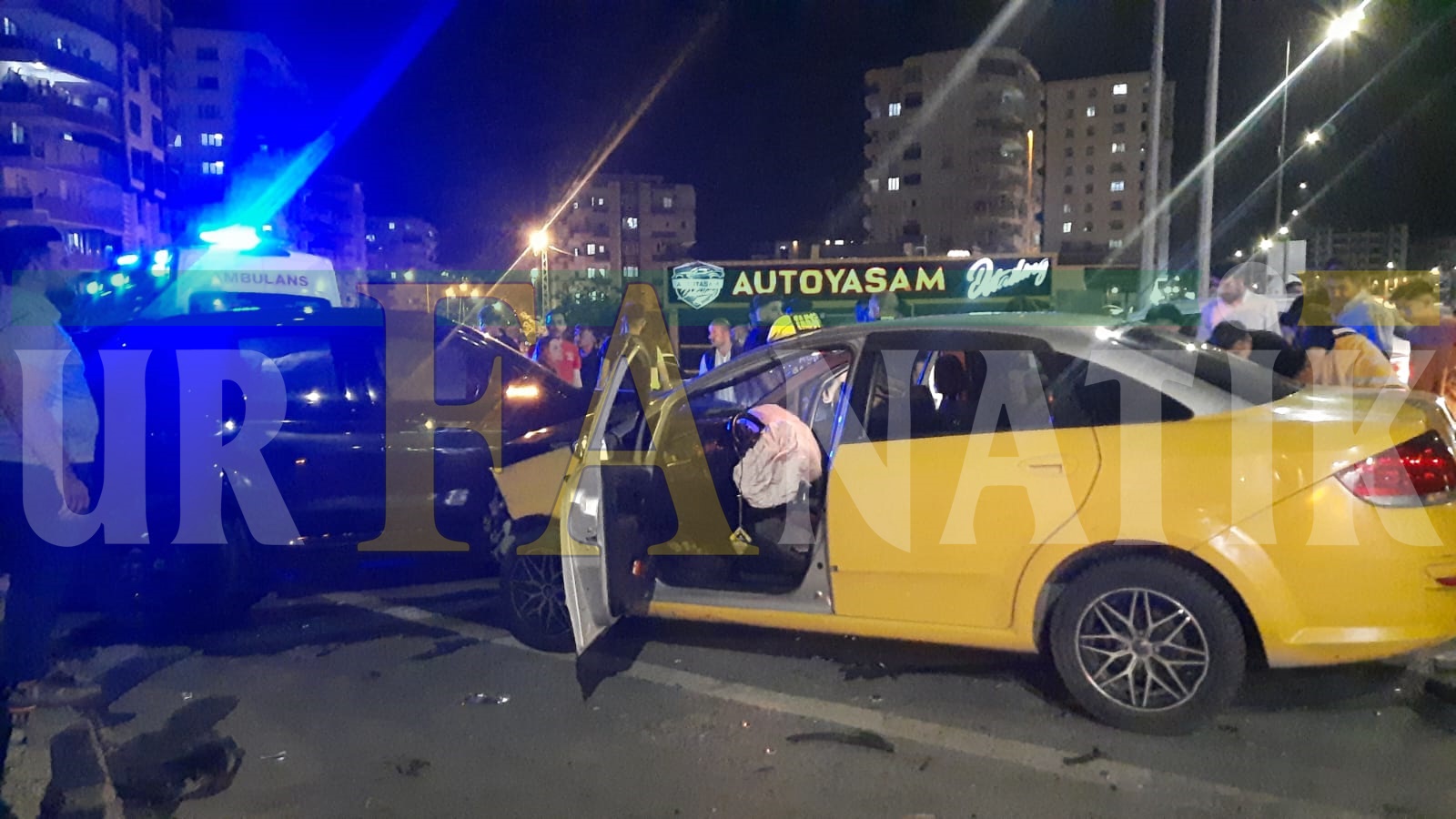 Karaköprü’de Ticari Taksi İle Cip Çarpıştı (5)