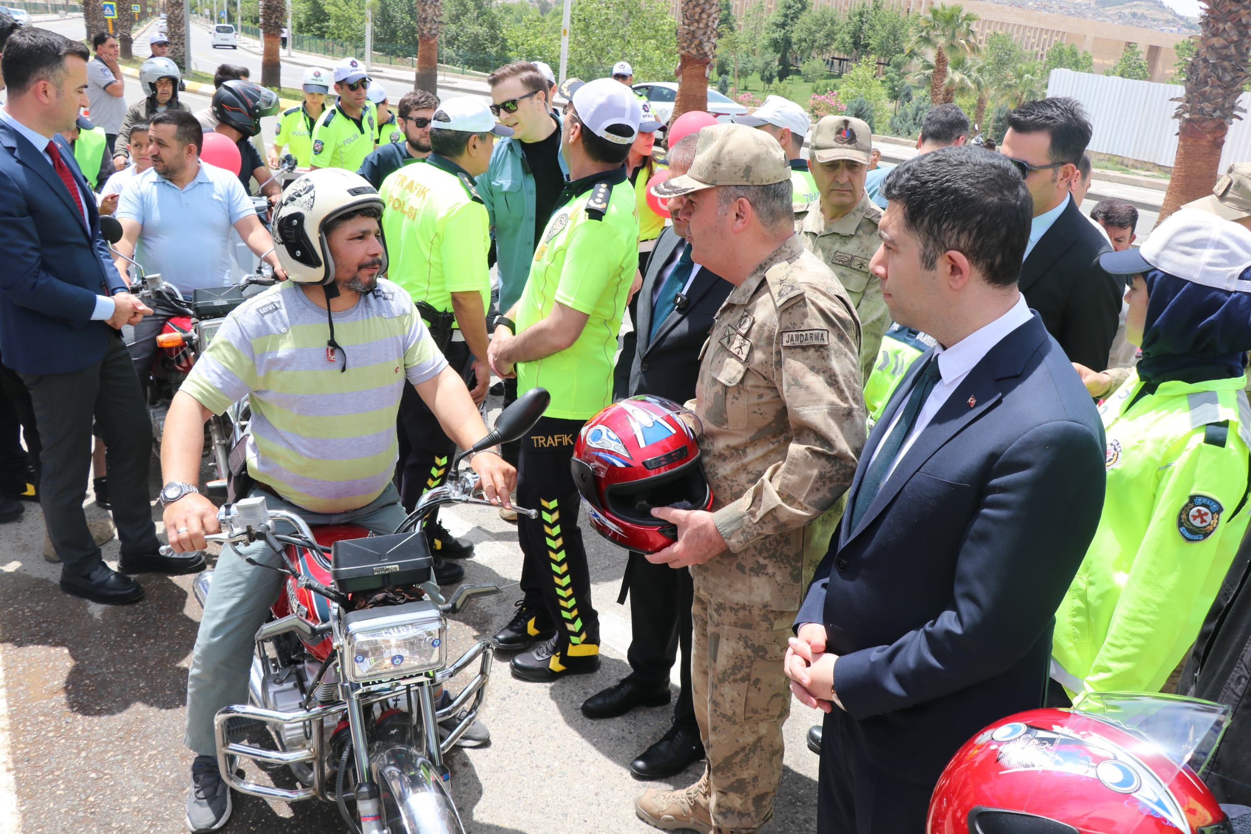 Kask Dağıtımı Paşa