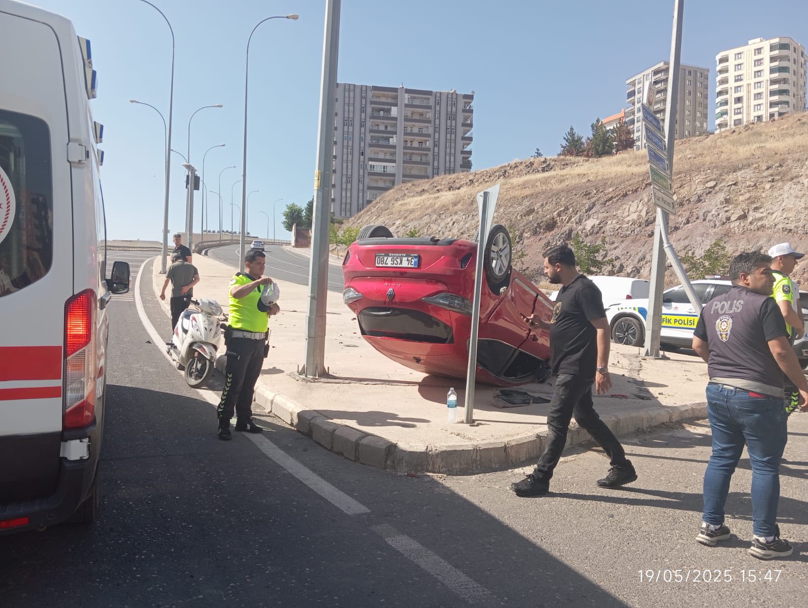 Kontrolden Çikan Otomobi̇l Takla Atti (1)