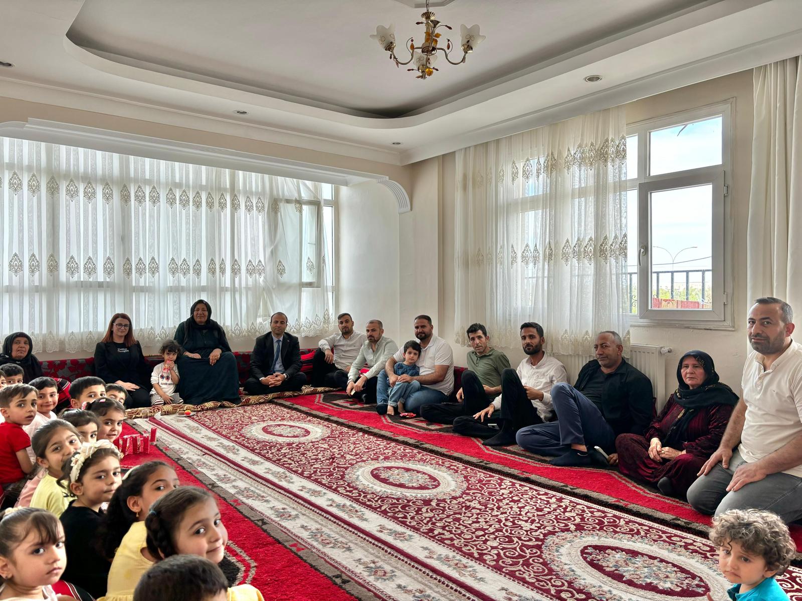Minik Öğrencilerden Şehit Ailesine Anlamlı Ziyaret