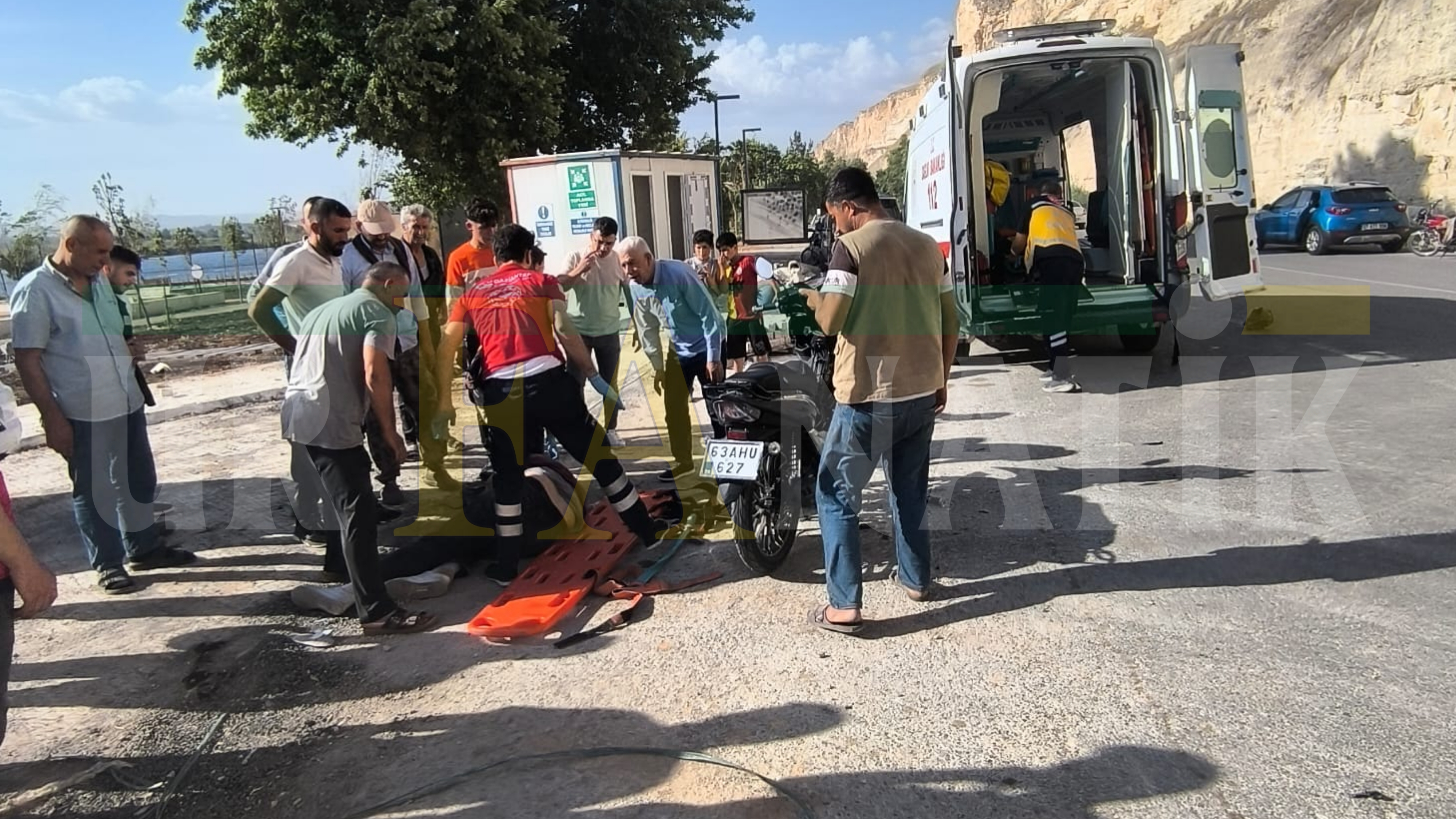 Şanlıurfa Birecik’te Otomobil Ile Motosiklet Çarpıştı 1’I Ağır 2 Yaralı (2)
