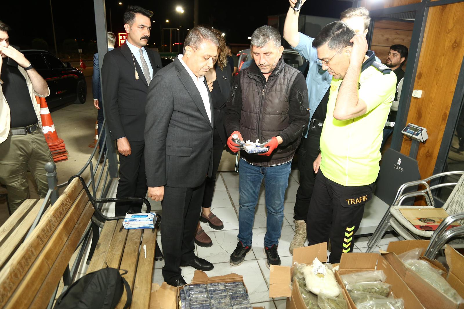 Şanlıurfa’da 101 Kilo Uyuşturucu Yakalandı, Vali Ve Emniyet Müdürü Tebrik Etti (1)