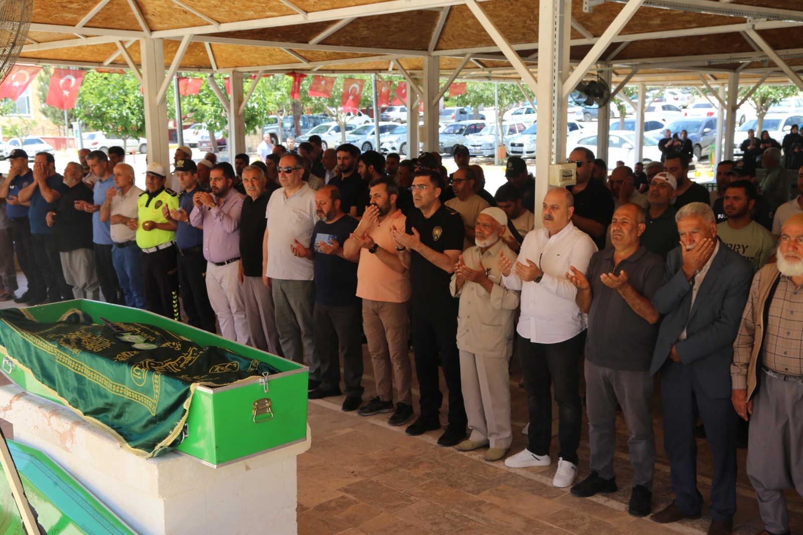 Şanlıurfa’da Polis Memurunun Acı Günü Emniyet Müdürü Cenazeye Katıldı (2)