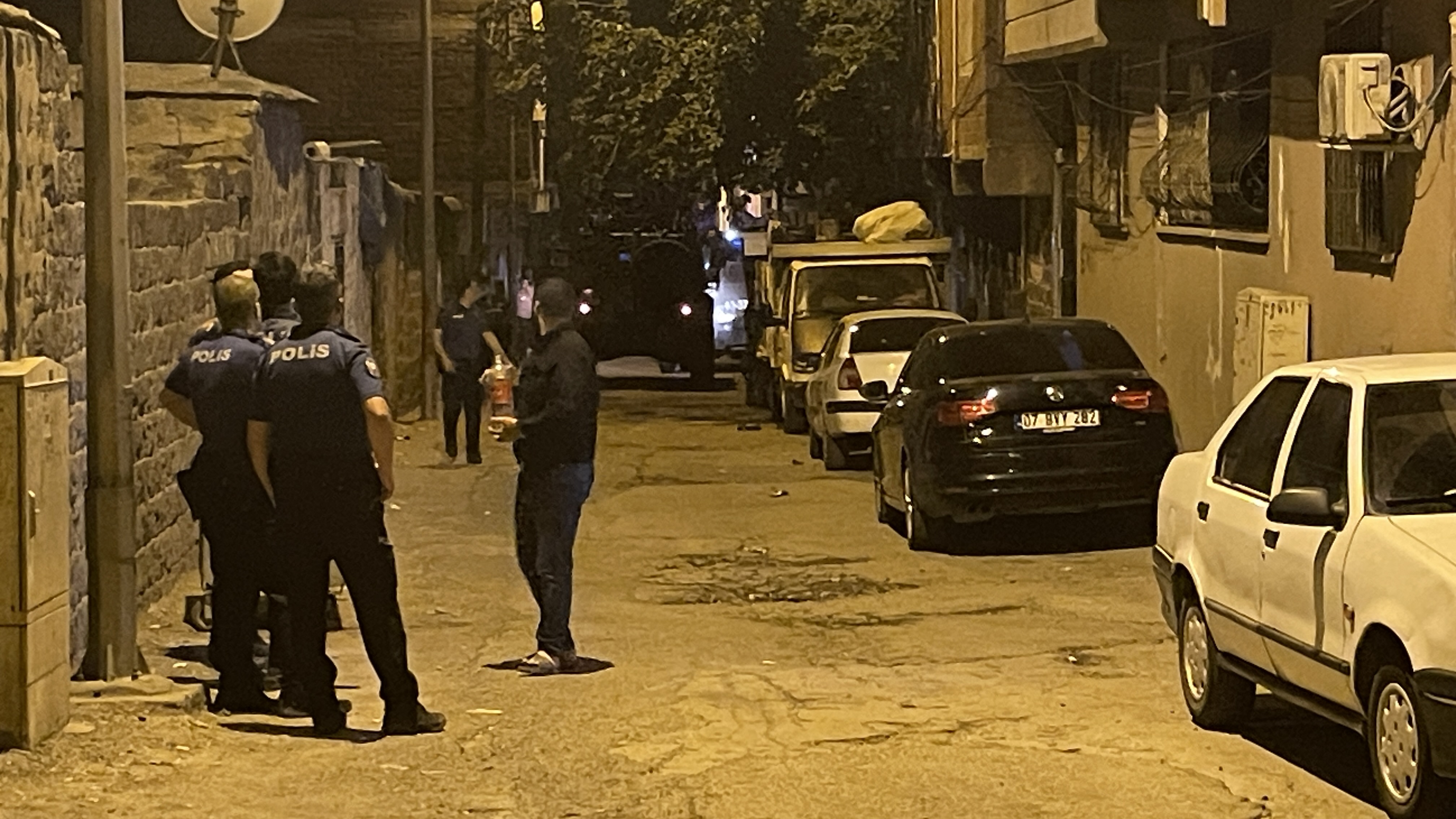Şanlıurfa’da Polis Takibinden Kaçan Silahlı Zanlı Evde Yakalandı (1)