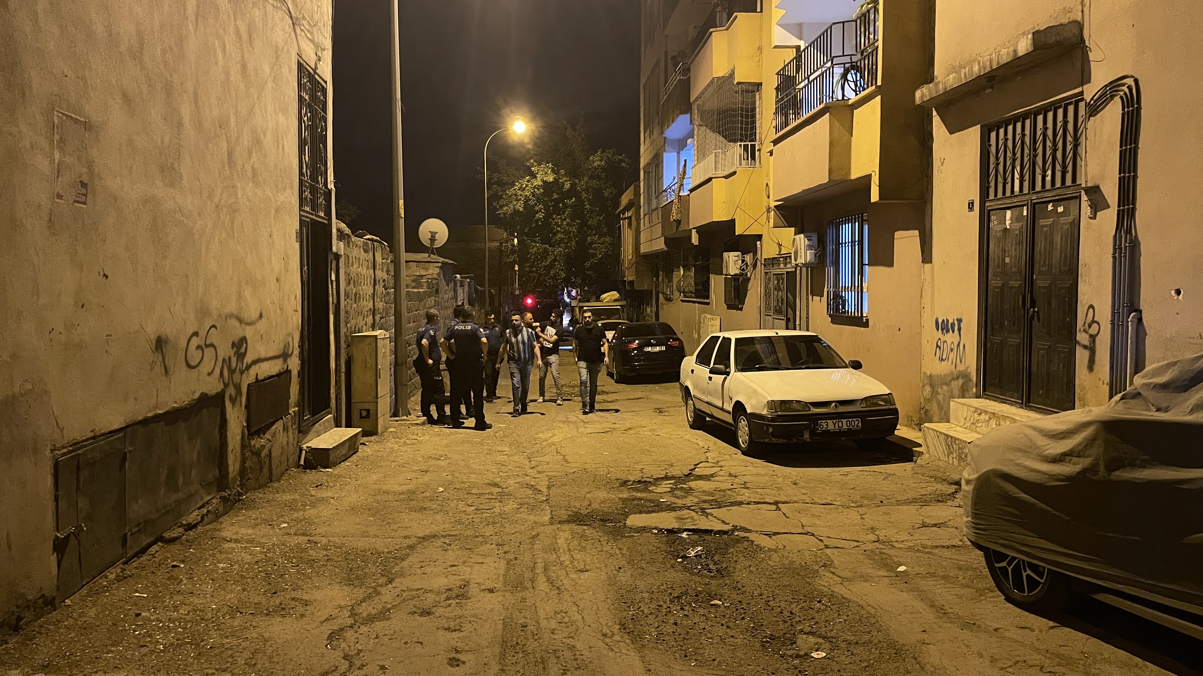 Şanlıurfa’da Polis Takibinden Kaçan Silahlı Zanlı Evde Yakalandı (4)