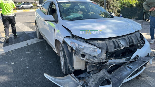 Şanlıurfa’da Sabah Saatlerinde 3 Araç Birbirine Girdi (2)