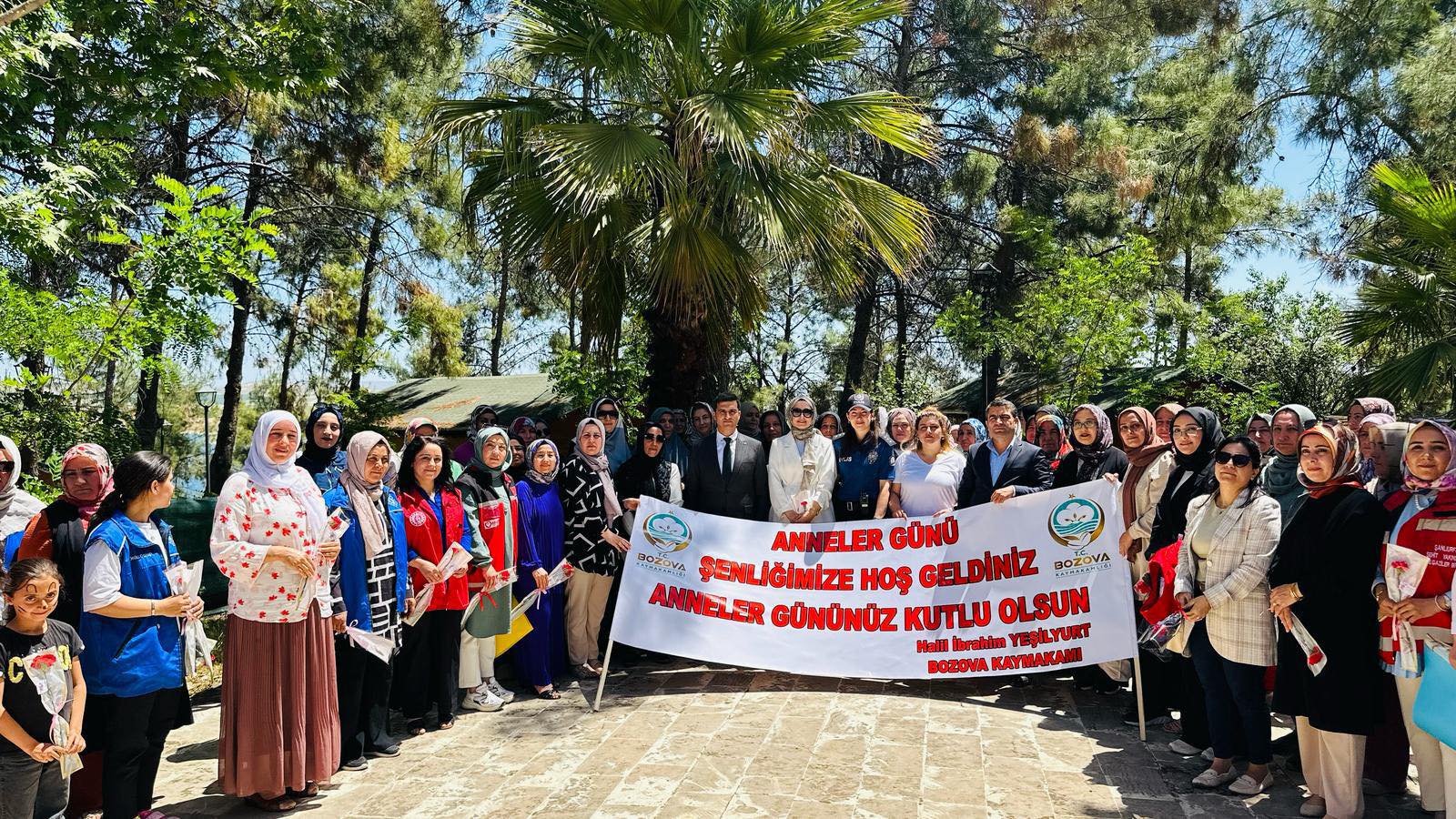 Şanlıurfa’nın Bozova İlçesinde Anneler Günü Coşkusu (1)