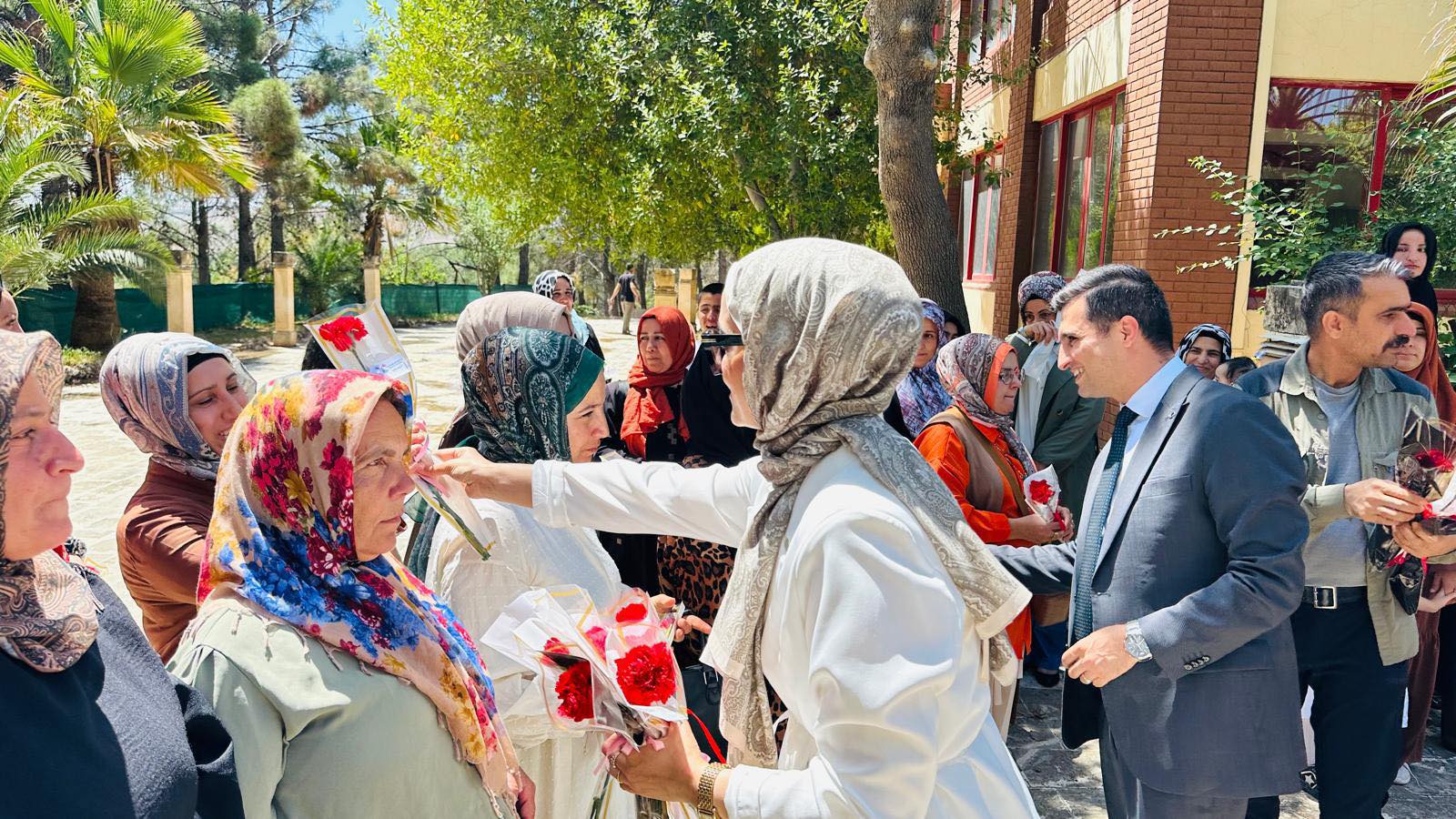 Şanlıurfa’nın Bozova İlçesinde Anneler Günü Coşkusu (2)