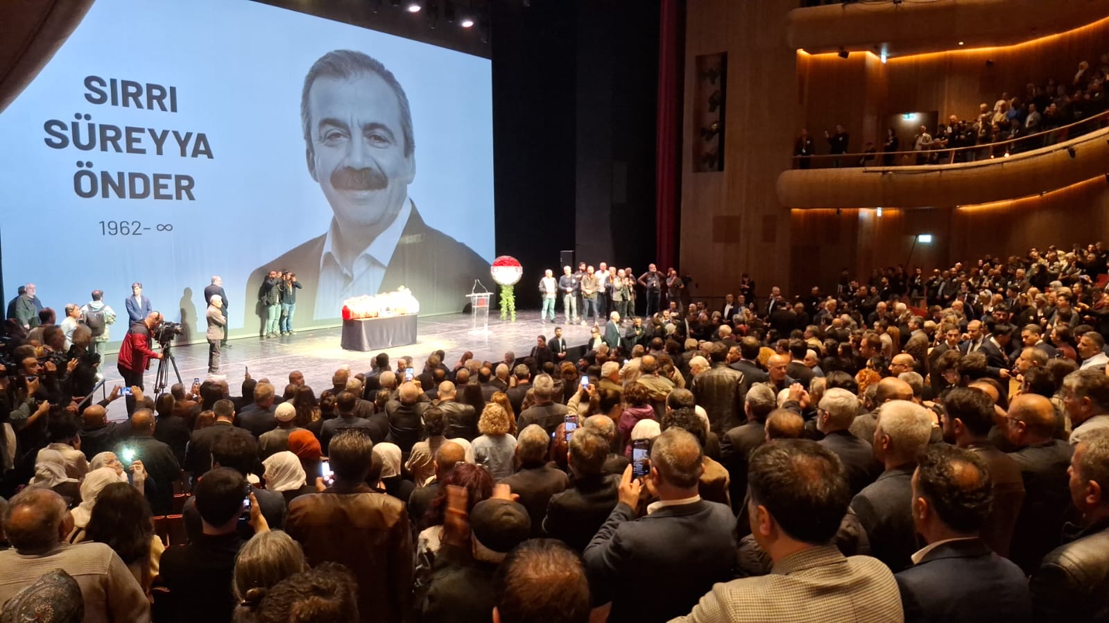 Sırrı Süreyya Önder Son Yolculuğuna Uğurlanıyor