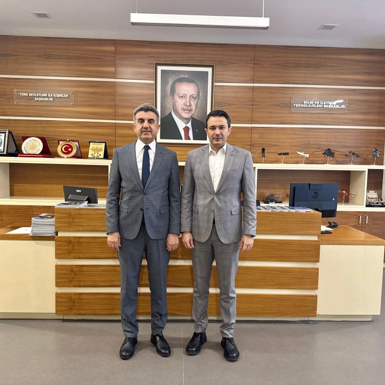 Umut Tuncer Başkan Günbegi Ile Bir Arada