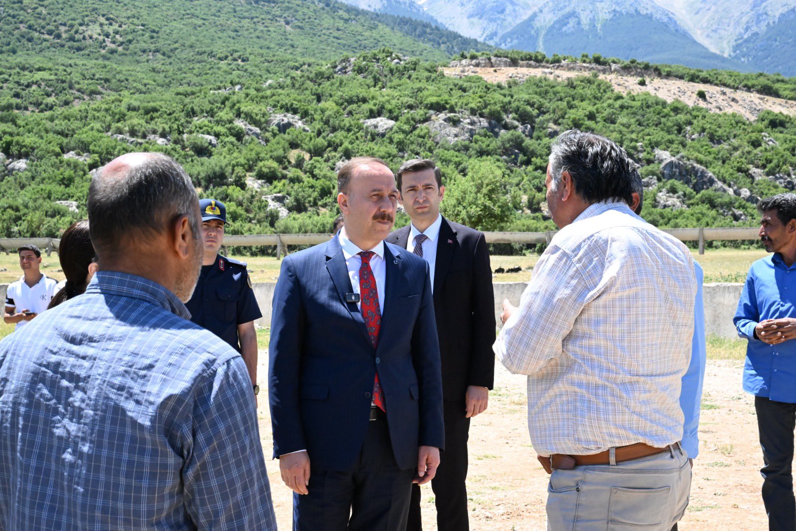 Vali Erin’den Şanlıurfalı Mevsimlik Tarım Emekçilerine Destek Ziyareti (5)