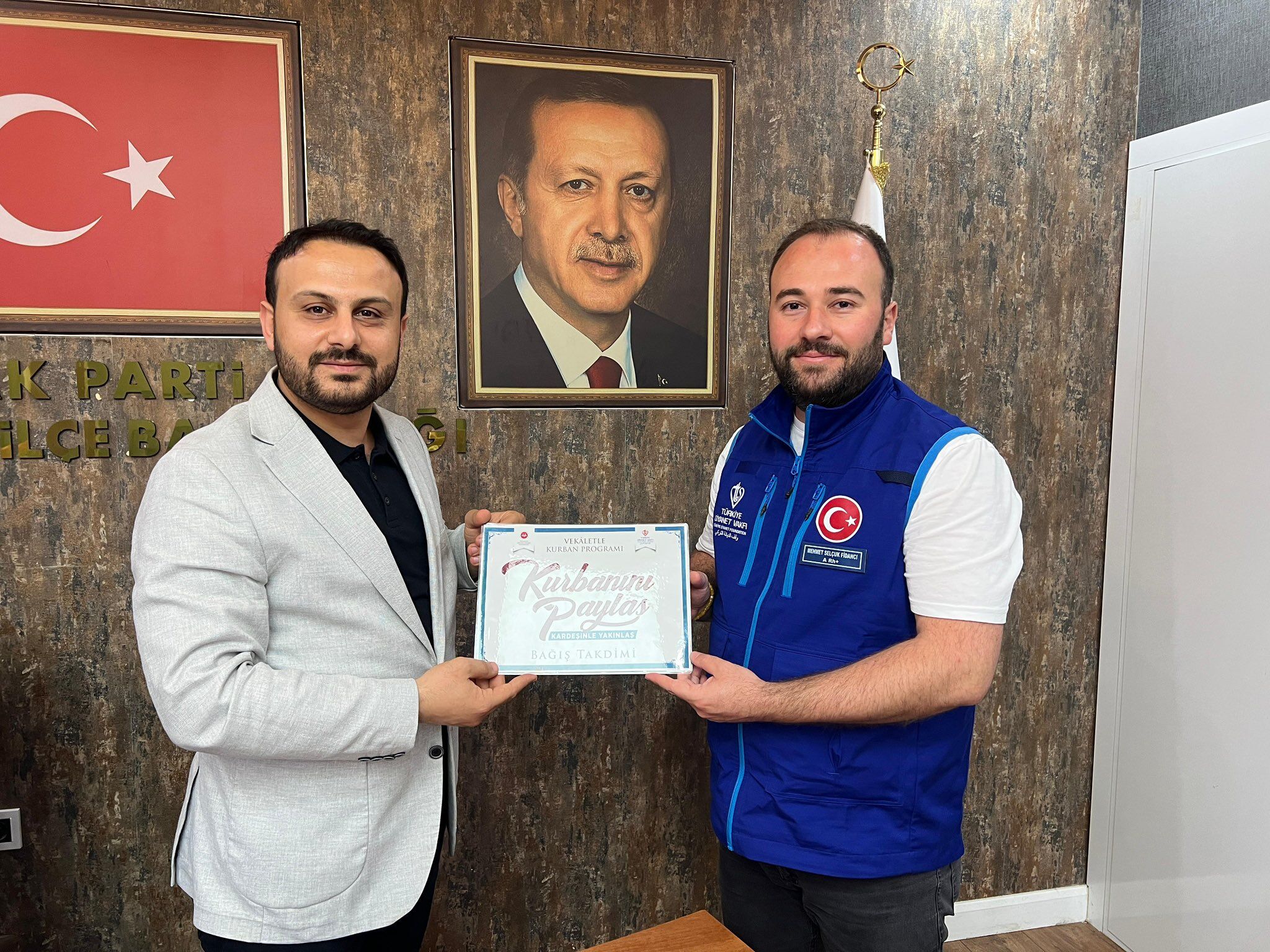 Vali Şıldak Ve Başkan Bağmancı'dan Vekâleten Kurban Bağışı (2)
