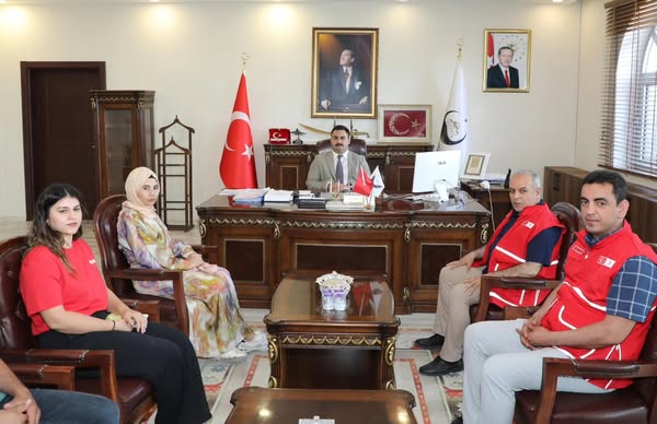 Viranşehir Kaymakamı Kemal Ülkü Kurbanını Türk Kızılayı'na Bağışladı (1)